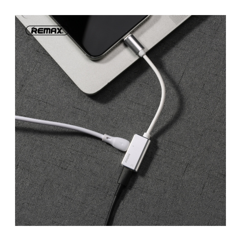 28d12e912a8793e5b3da2f60068c8c8c Adapter za slusalice i punjenje IP-5 iPhone lightning roze
